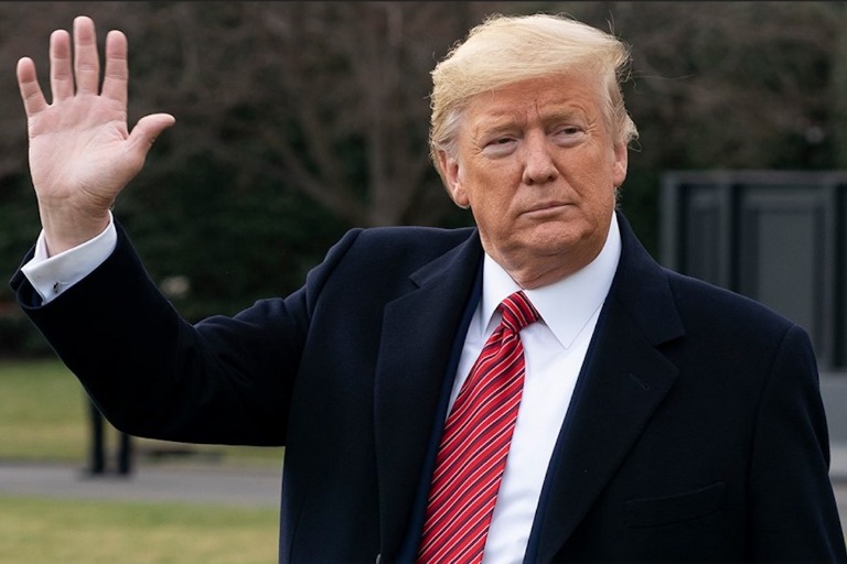 TRUMP: “SONO DEI PAZZI, GLI STATI UNITI NON POSSONO ANDARE IN DEFAULT, STAMPANO I SOLDI”