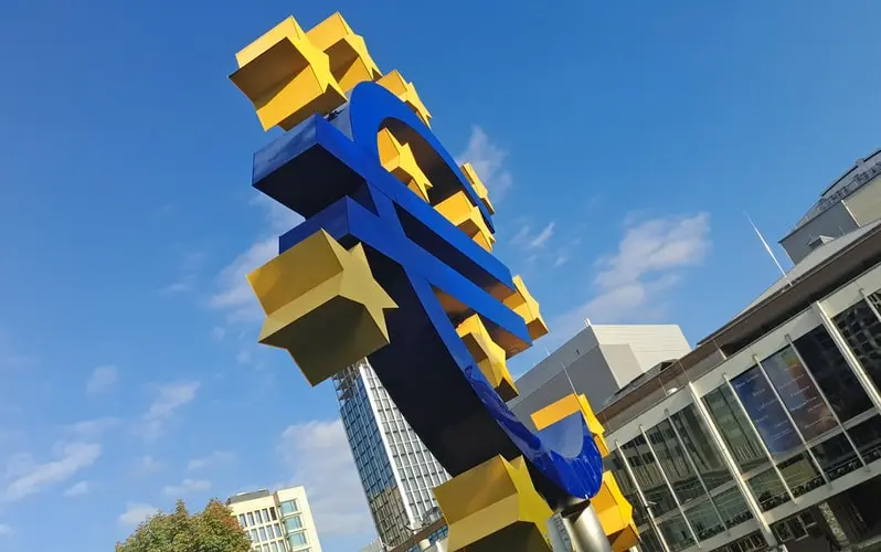 Accelerare sull’euro digitale: il monito degli economisti in difesa dell’Europa